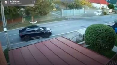 Opilý řidič s platným zákazem řízení způsobil vážnou nehodu ve Vozokanech