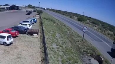 Střet motorkáře s kamionem