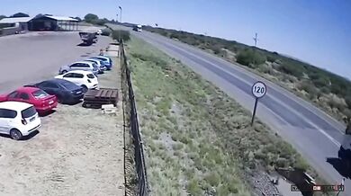 Střet motorkáře s kamionem