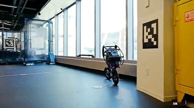 Revoluční robotické kolo zvládá jízdu, zatáčení i skoky díky umělé inteligenci