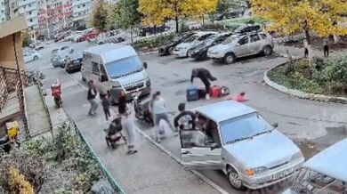 Muž napadl kurýra poté, co jeho dceru srazil skútrař v Krasnodaru