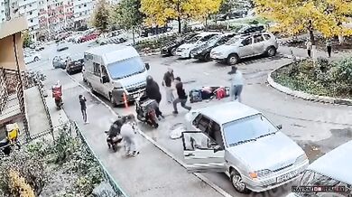 Muž napadl kurýra poté, co jeho dceru srazil skútrař v Krasnodaru