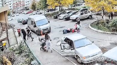 Muž napadl kurýra poté, co jeho dceru srazil skútrař v Krasnodaru