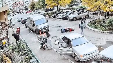 Muž napadl kurýra poté, co jeho dceru srazil skútrař v Krasnodaru