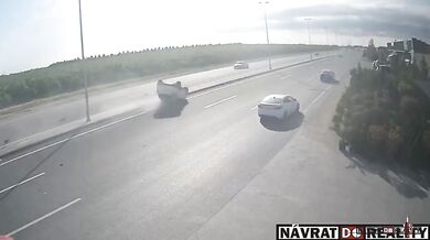 Nezodpovědný chodec způsobil nehodu na silnici v Baku