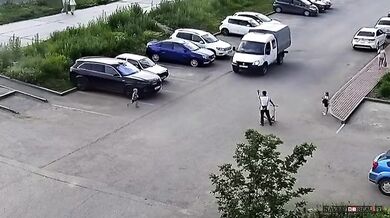 Dítě vážně zraněno po nárazu v Tomském okrese