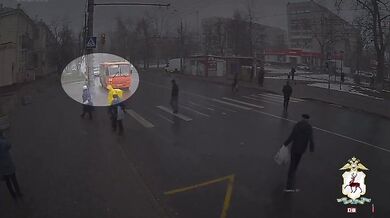 Řidiči autobusu hrozí až dva roky vězení za přejetí ženy