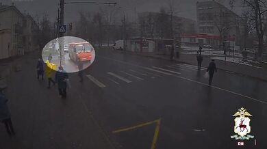 Řidiči autobusu hrozí až dva roky vězení za přejetí ženy