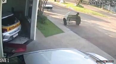 Žákyně autoškoly v Brazílii při výcviku nabourala do budovy vlastní autoškoly