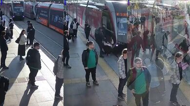 Ostražitý strážný v Turecku zachránil ženu před projíždějící tramvají