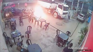 Muž si zapálil cigaretu na čerpací stanici a málem způsobil tragédii