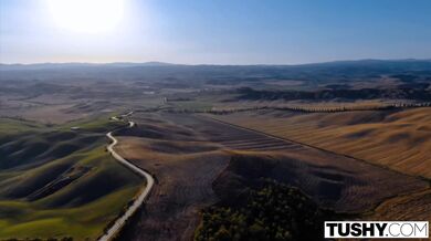 Nádherné brunetky svádějí profesora do trojky