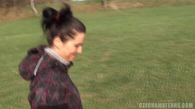 Čeští amatéři prošukávající byt