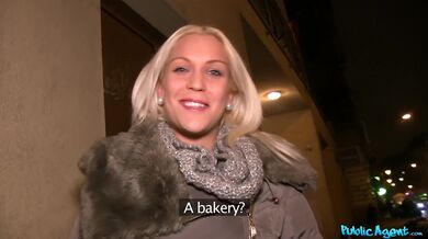 Ošukal jsem žhavou blondýnku na střeše veřejné budovy