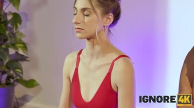 Jennifer Mendez neodolá velkému péru na józe