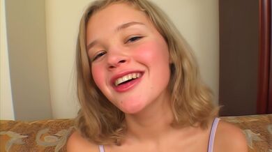 Kanadská teenka Christine Young šuká se dvěma muži