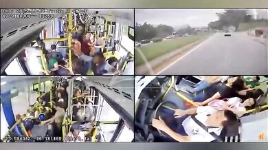 Autobus v Sao Paulu se řítil bez kontroly a smetl více než 15 vozidel