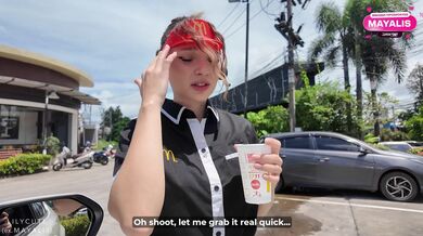 Roztomilá dívka z McDonald's zpackala objednávku, ale pak všechno napravila