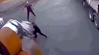 Pracovní nehoda - Pokus o zastavení ocelového svitku