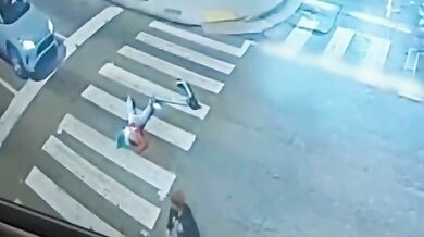 Řidička přejela a několik metrů táhla dospívající dívku poté, co spadla z koloběžky přímo před jejím autem