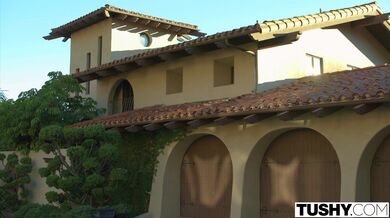 Anal-milující realitní makléřka se zamiluje do svého flirtujícího klienta