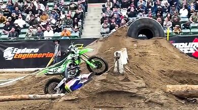 Nehoda na krosce během závodu