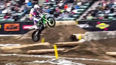 Nehoda na krosce během závodu