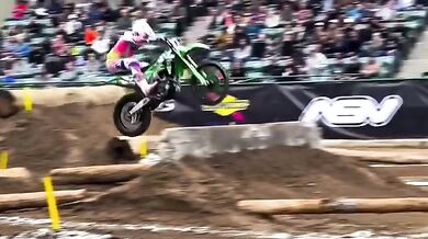 Nehoda na krosce během závodu