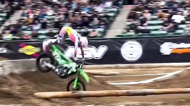 Nehoda na krosce během závodu