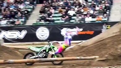 Nehoda na krosce během závodu