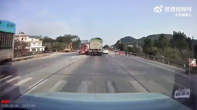 Pád do díry během dopravní nehody