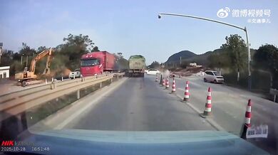 Pád do díry během dopravní nehody