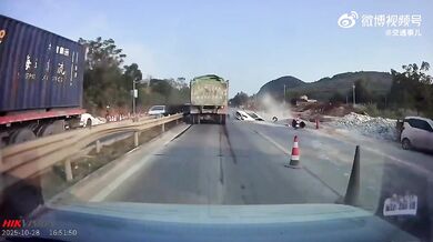 Pád do díry během dopravní nehody