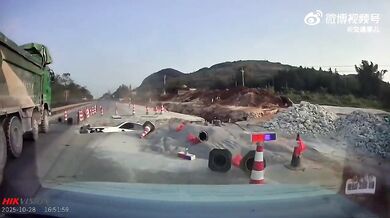 Pád do díry během dopravní nehody