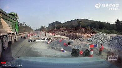 Pád do díry během dopravní nehody