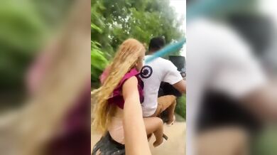 Wheelie s blondýnkou