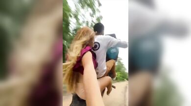 Wheelie s blondýnkou