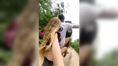 Wheelie s blondýnkou