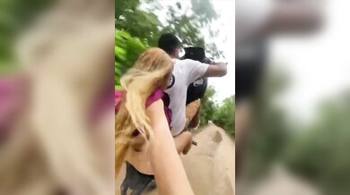 Wheelie s blondýnkou