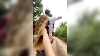 Wheelie s blondýnkou