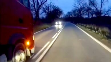 Šokující předjíždění na silnici u Stříteže málem skončilo tragédií