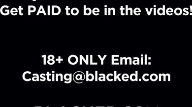 Chtivá dívka Ritchie rajtuje na monstrózním černém péru