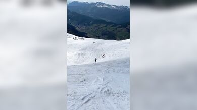 Pokus o trojitý backflip na lyžích