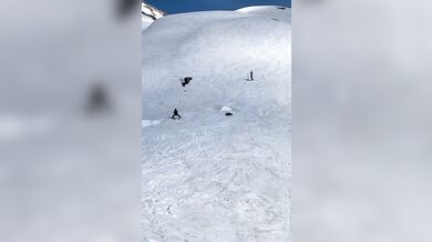 Pokus o trojitý backflip na lyžích