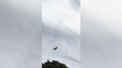 Pokus o trojitý backflip na lyžích