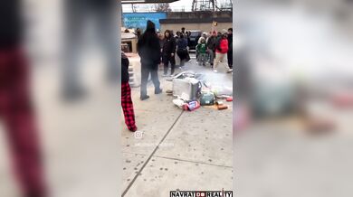 Pouliční prodejci rychlého občerstvení se poprali kvůli závisti lepšího místa