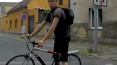 Opilec na kole v Neratovicích