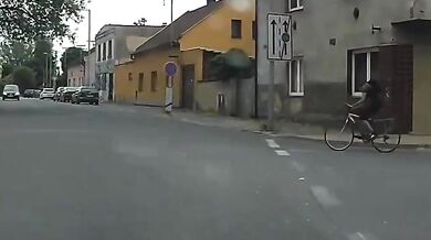 Opilec na kole v Neratovicích