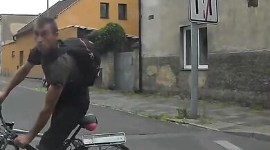 Opilec na kole v Neratovicích