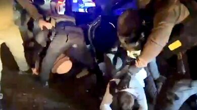 Záběry brutálního zadržení gangu, který se pokusil okrást ruské vojáky